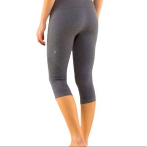 Lululemon In The Flow Crop II Heathered Gray Sz 6